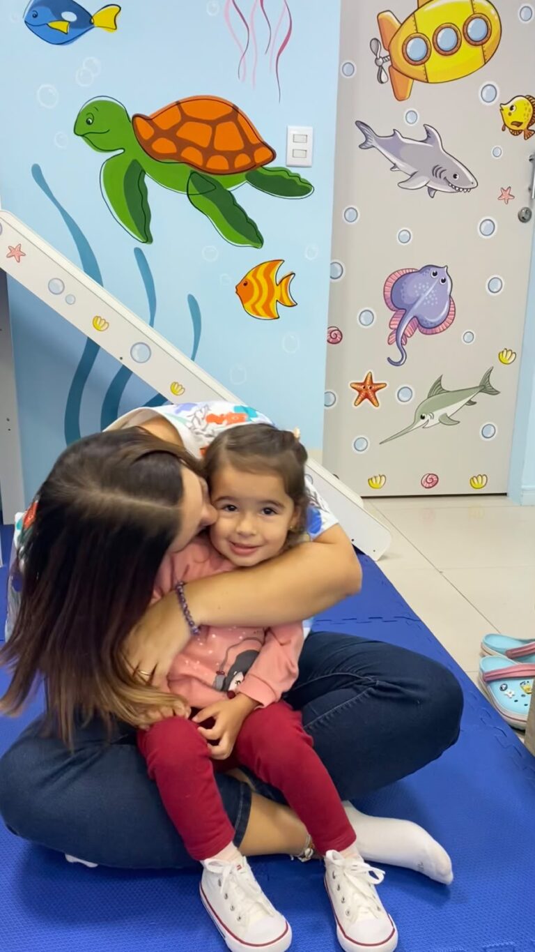 Criança em atendimento pediátrico humanizado na Clínica Mamma Gaia