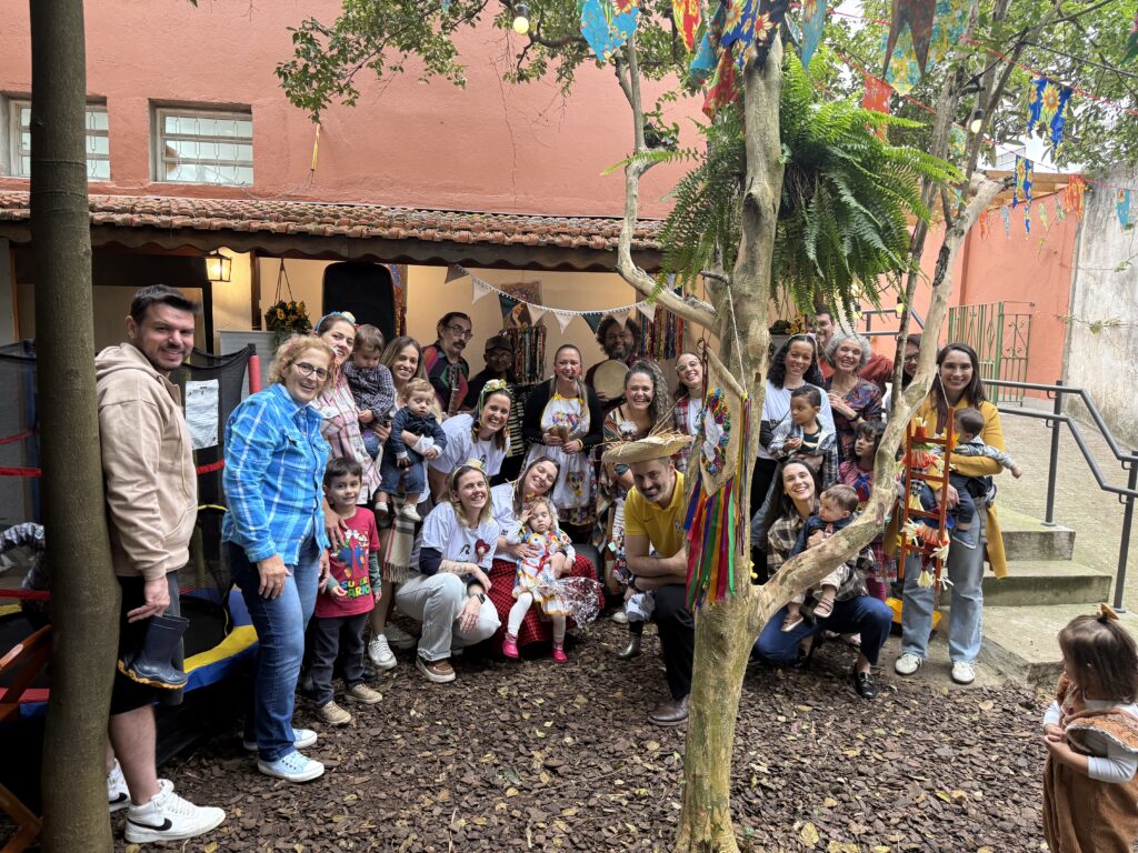 Famílias no arraiá na Festa Junina Gaia 2026, evento da Clínica Mamma Gaia