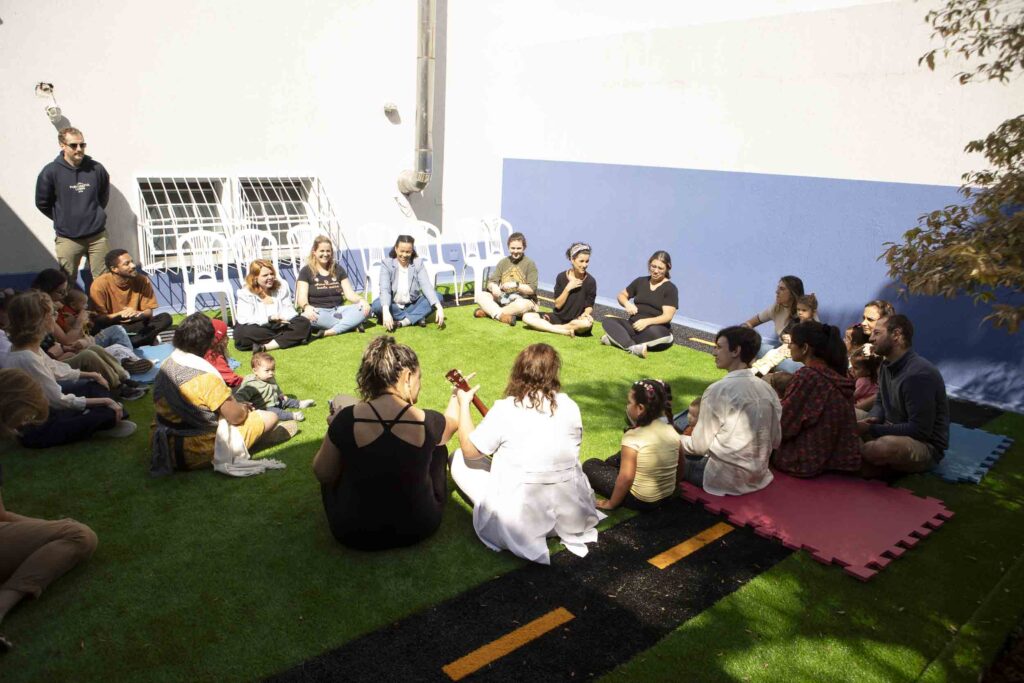 Roda de famílias ao ar livre na Brunch com Tetê 2025, evento da Clínica Mamma Gaia