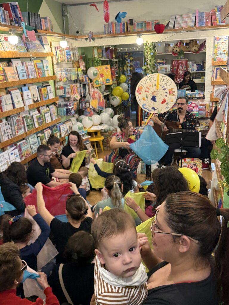 Roda de famílias com bebês na Dia das Crianças Gaia 2025, evento da Clínica Mamma Gaia