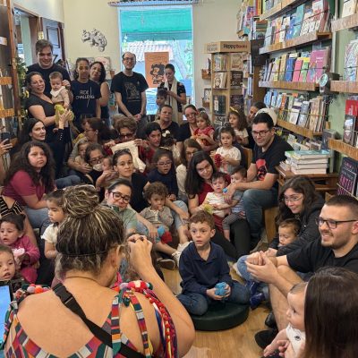 Famílias reunidas no evento Dia das Crianças Gaia